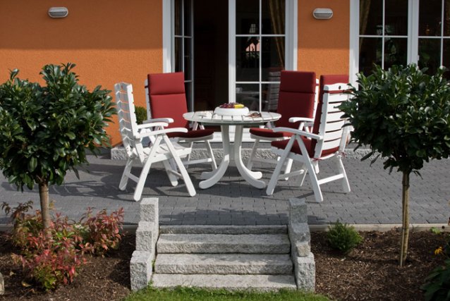 Hochwertiger Holz Gartentisch weiß - 100 cm rund & pflegeleicht